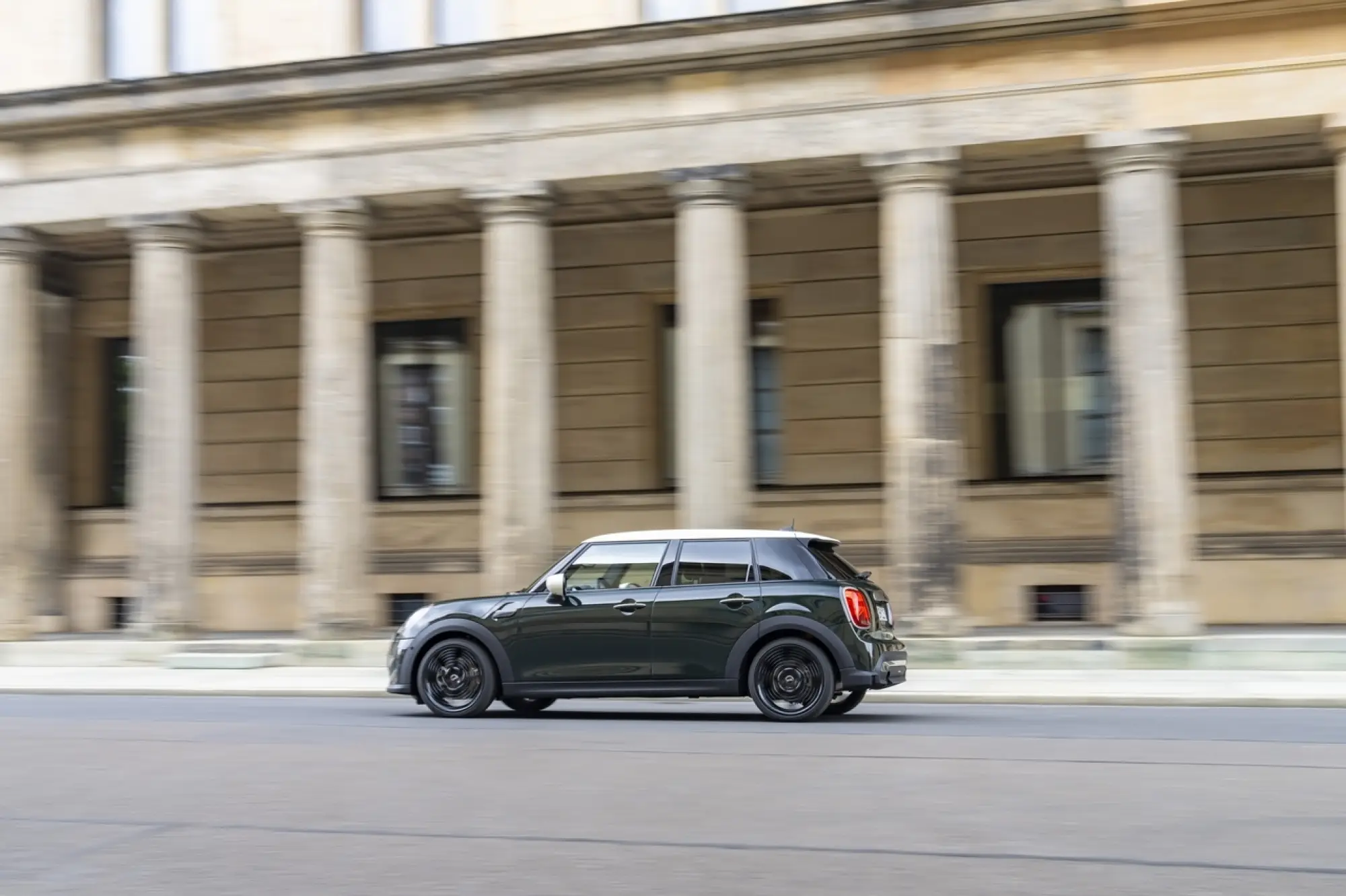 Mini Cooper Resolute Edition 5 porte - Foto - 9