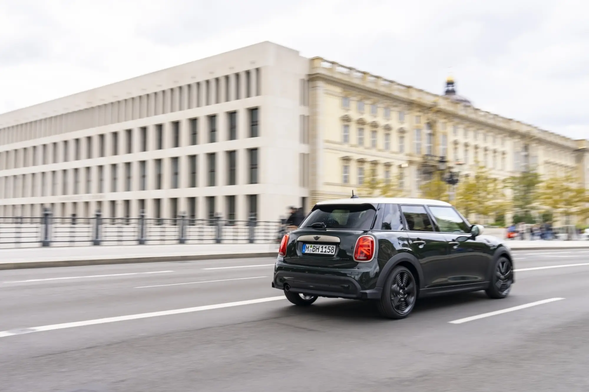 Mini Cooper Resolute Edition 5 porte - Foto - 11