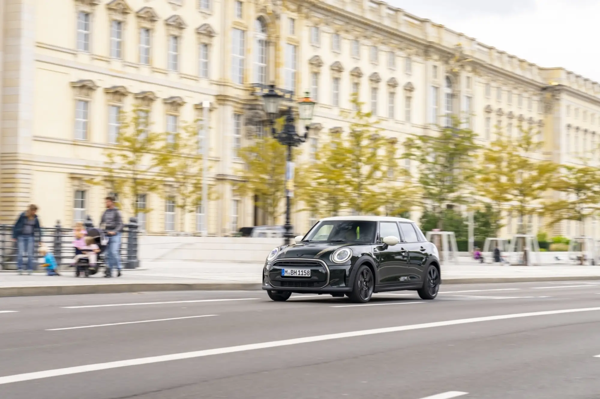 Mini Cooper Resolute Edition 5 porte - Foto - 16