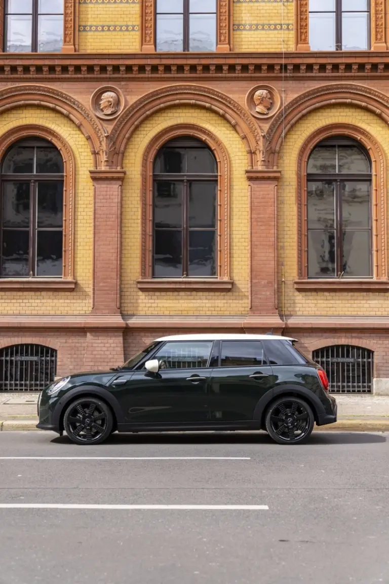 Mini Cooper Resolute Edition 5 porte - Foto - 33