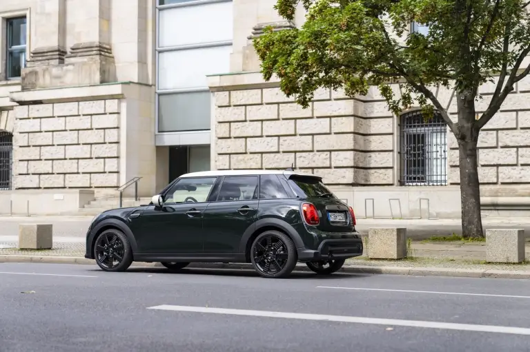 Mini Cooper Resolute Edition 5 porte - Foto - 26