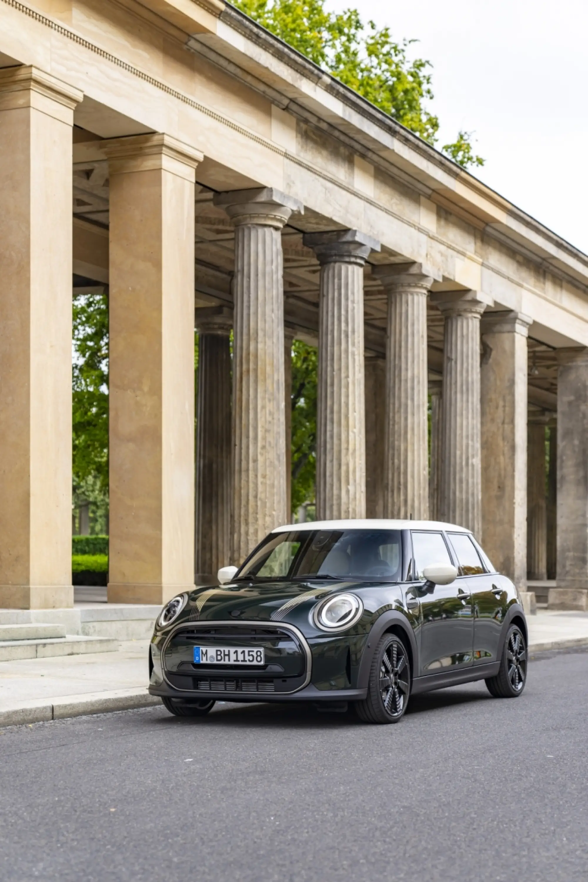 Mini Cooper Resolute Edition 5 porte - Foto - 3