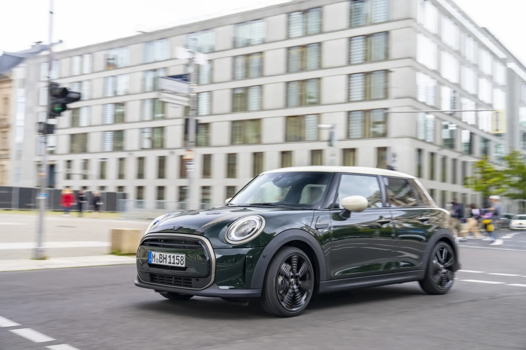 Mini Cooper Resolute Edition 5 porte - Foto - 34