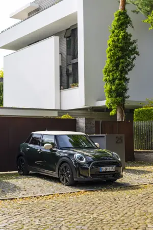 Mini Cooper Resolute Edition 5 porte - Foto - 38