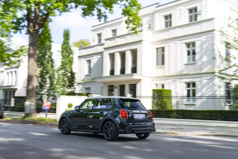 Mini Cooper Resolute Edition 5 porte - Foto - 45