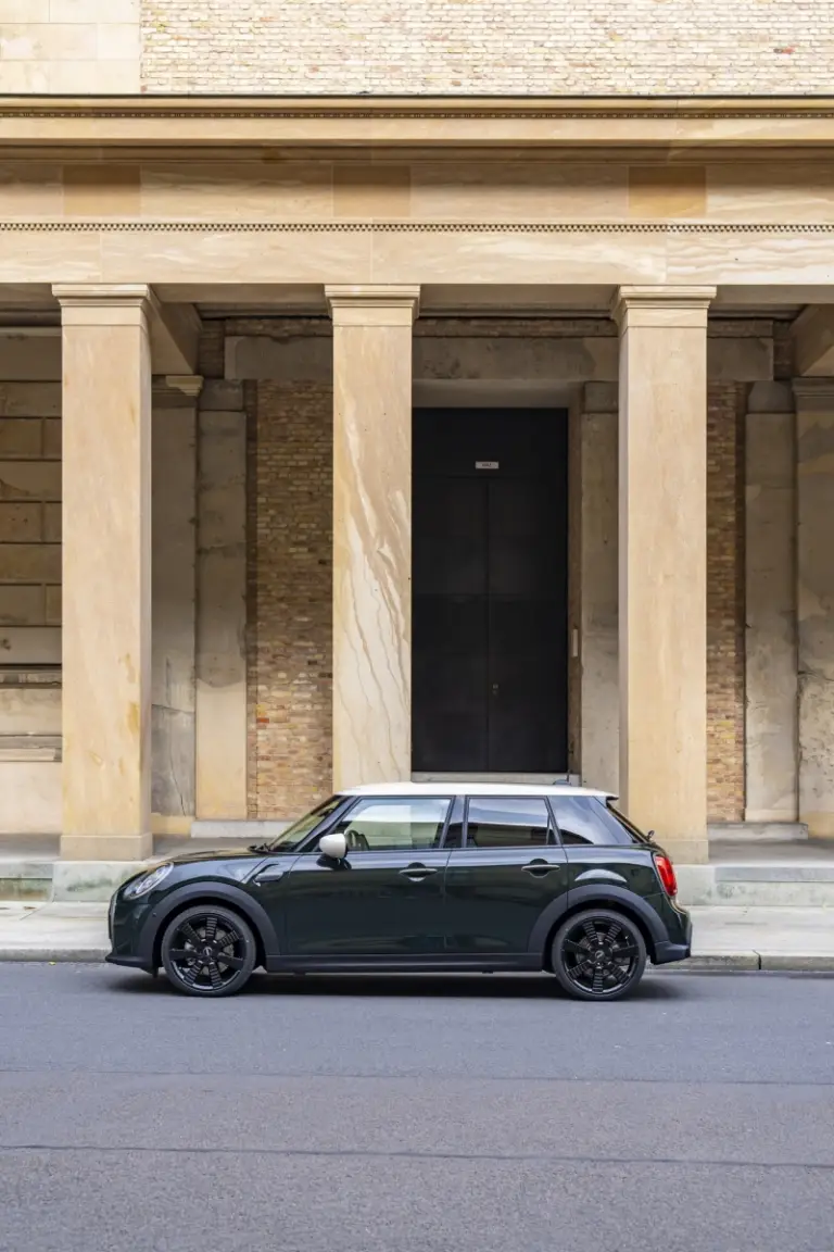 Mini Cooper Resolute Edition 5 porte - Foto - 1