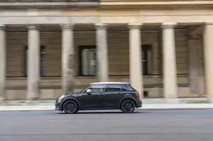 Mini Cooper Resolute Edition 5 porte - Foto - 6