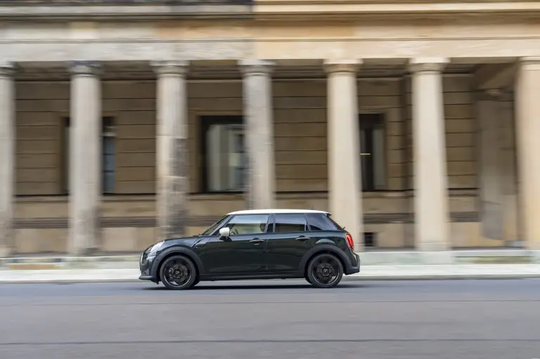 Mini Cooper Resolute Edition 5 porte - Foto - 6