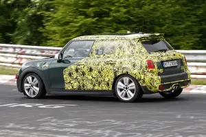 MINI Cooper S cinque porte - Foto spia 13-05-2014 - 4