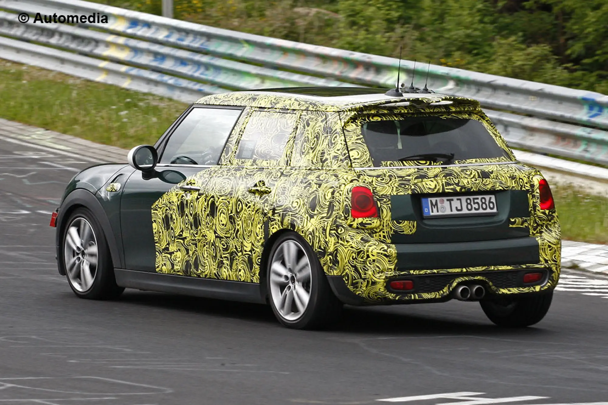 MINI Cooper S cinque porte - Foto spia 13-05-2014 - 5