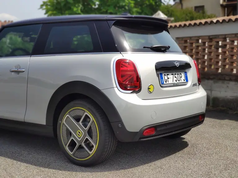 Mini Cooper SE 2021 - Prova Su Strada - 15