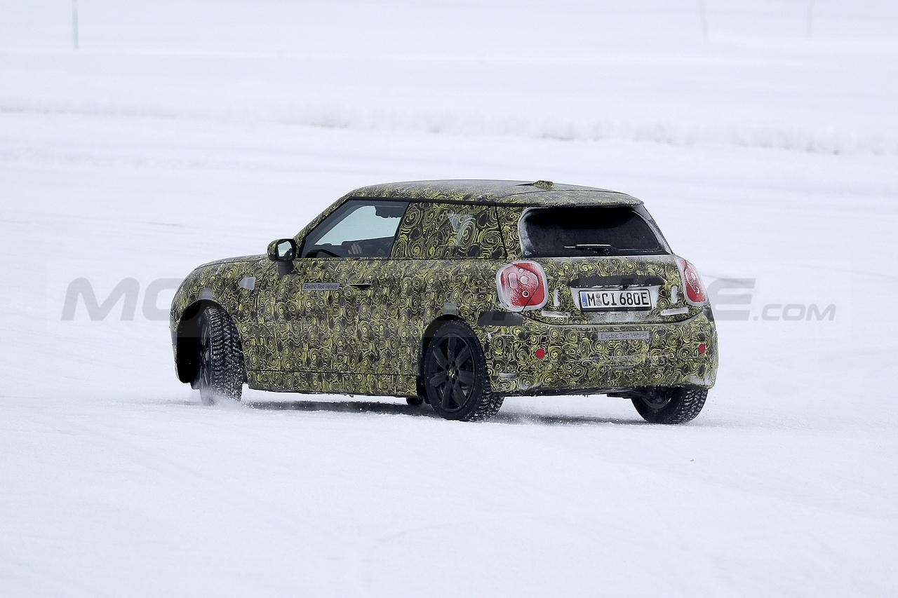 Mini Cooper SE 2023 - Foto Spia 09-02-2022