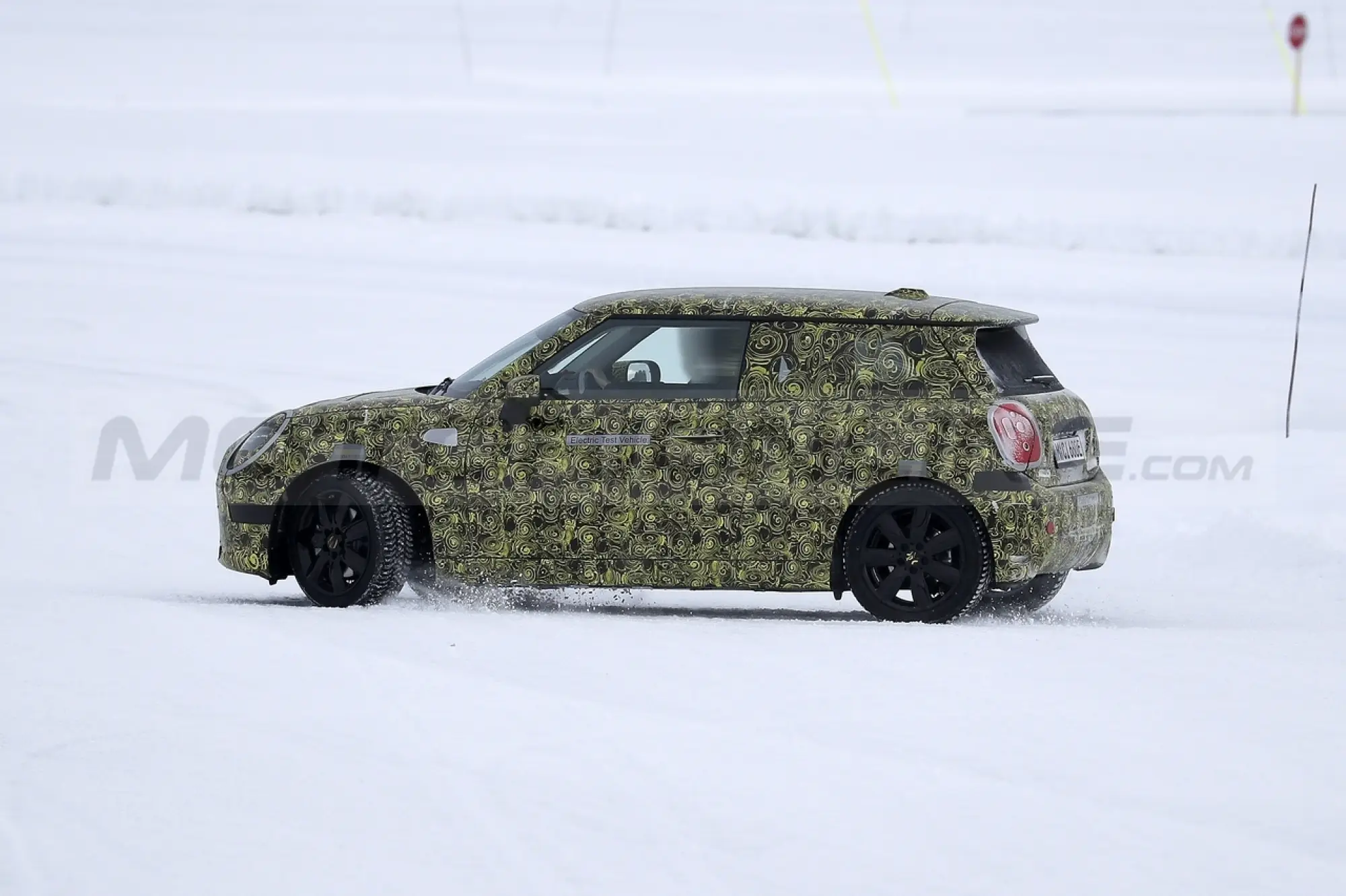 Mini Cooper SE 2023 - Foto Spia 09-02-2022 - 12