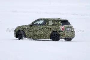 Mini Cooper SE 2023 - Foto Spia 09-02-2022 - 5