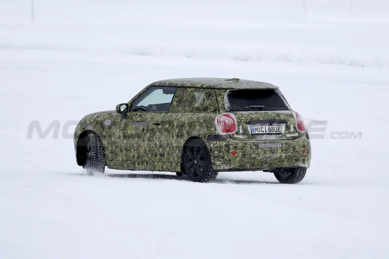 Mini Cooper SE 2023 - Foto Spia 09-02-2022 - 1