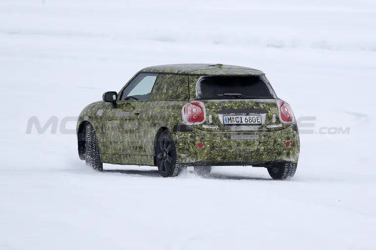 Mini Cooper SE 2023 - Foto Spia 09-02-2022 - 3