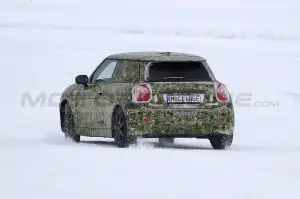 Mini Cooper SE 2023 - Foto Spia 09-02-2022 - 2