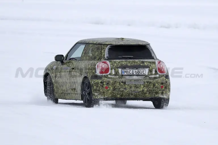Mini Cooper SE 2023 - Foto Spia 09-02-2022 - 2