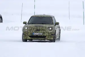 Mini Cooper SE 2023 - Foto Spia 09-02-2022 - 14