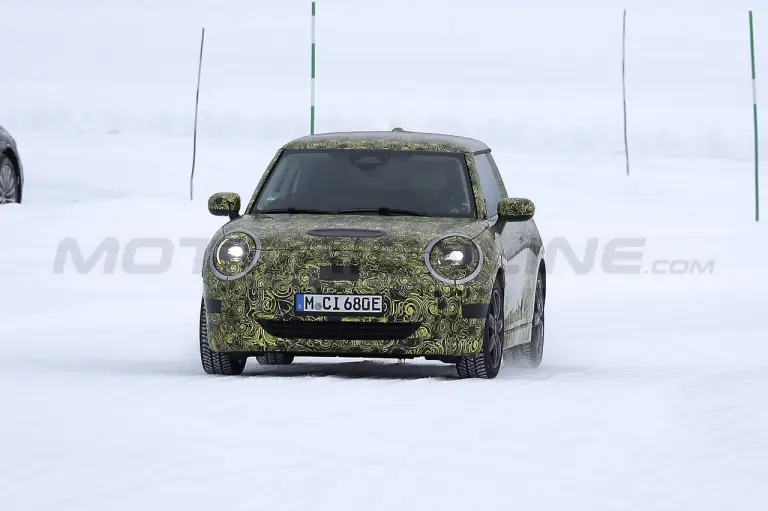 Mini Cooper SE 2023 - Foto Spia 09-02-2022 - 14