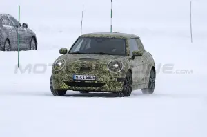 Mini Cooper SE 2023 - Foto Spia 09-02-2022 - 7
