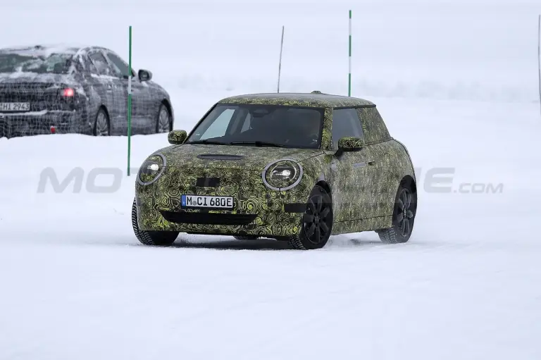 Mini Cooper SE 2023 - Foto Spia 09-02-2022 - 6