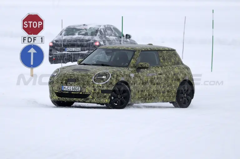 Mini Cooper SE 2023 - Foto Spia 09-02-2022 - 9
