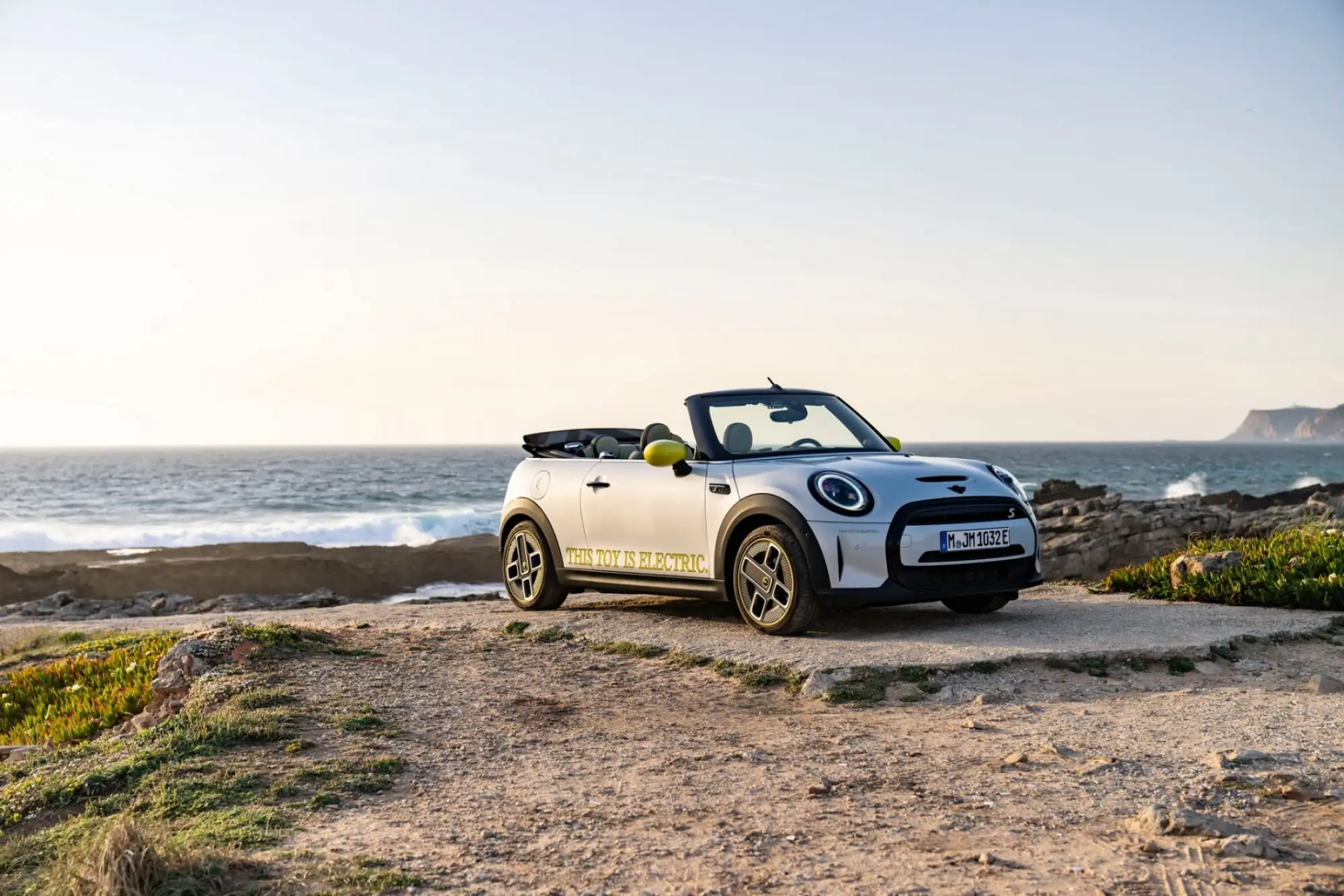Mini Cooper SE Convertible - 25