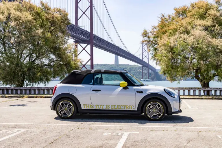 Mini Cooper SE Convertible - 22