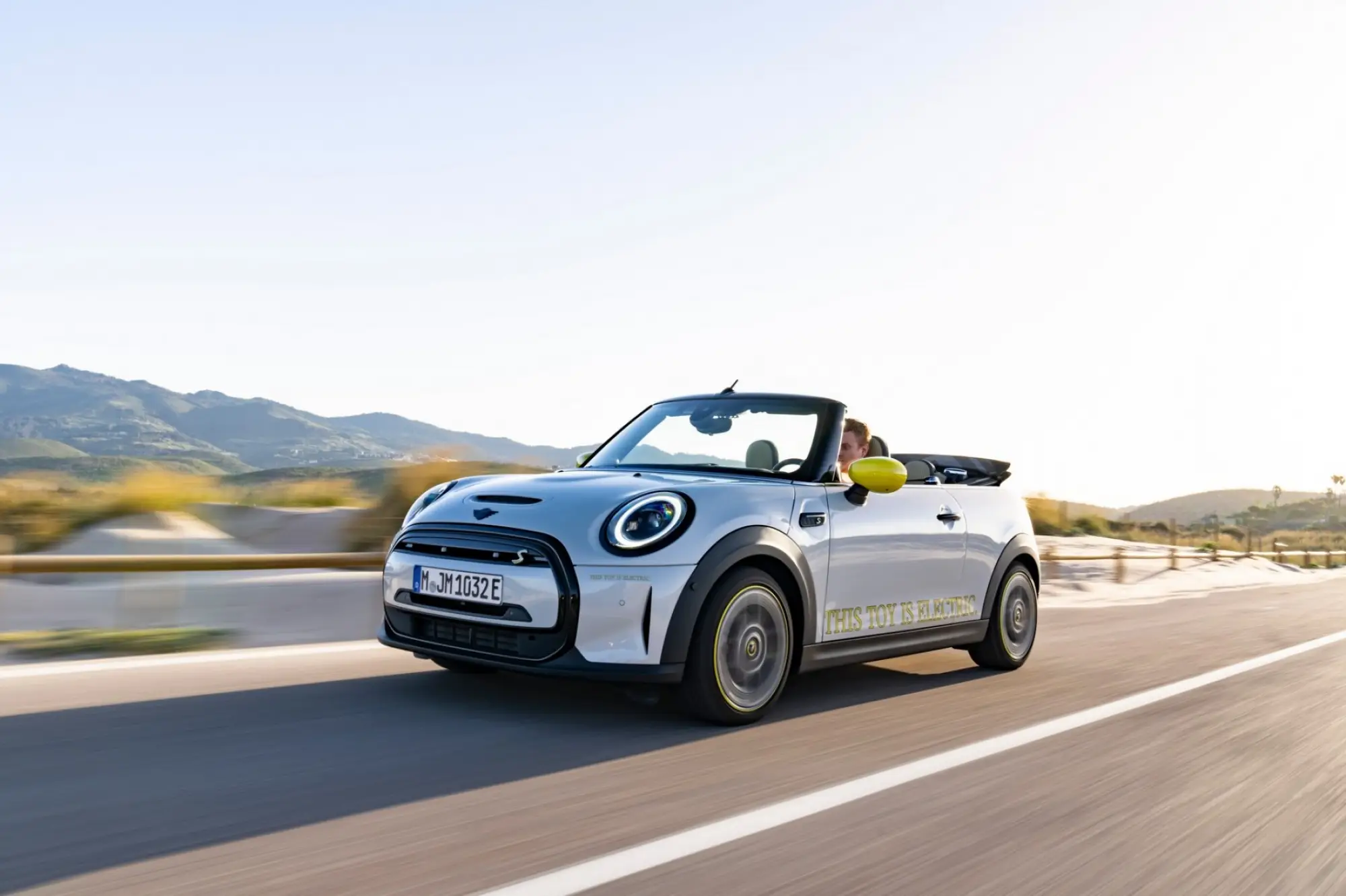 Mini Cooper SE Convertible - 26