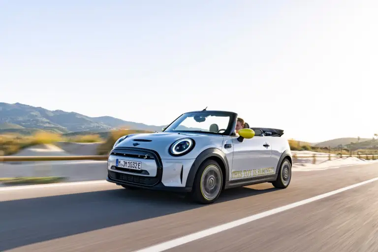 Mini Cooper SE Convertible - 26