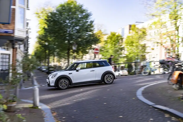 Mini Cooper SE Resolute Edition Nanuq White - Foto - 18