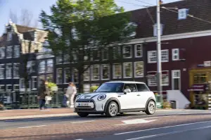 Mini Cooper SE Resolute Edition Nanuq White - Foto - 6