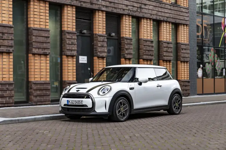 Mini Cooper SE Resolute Edition Nanuq White - Foto - 32