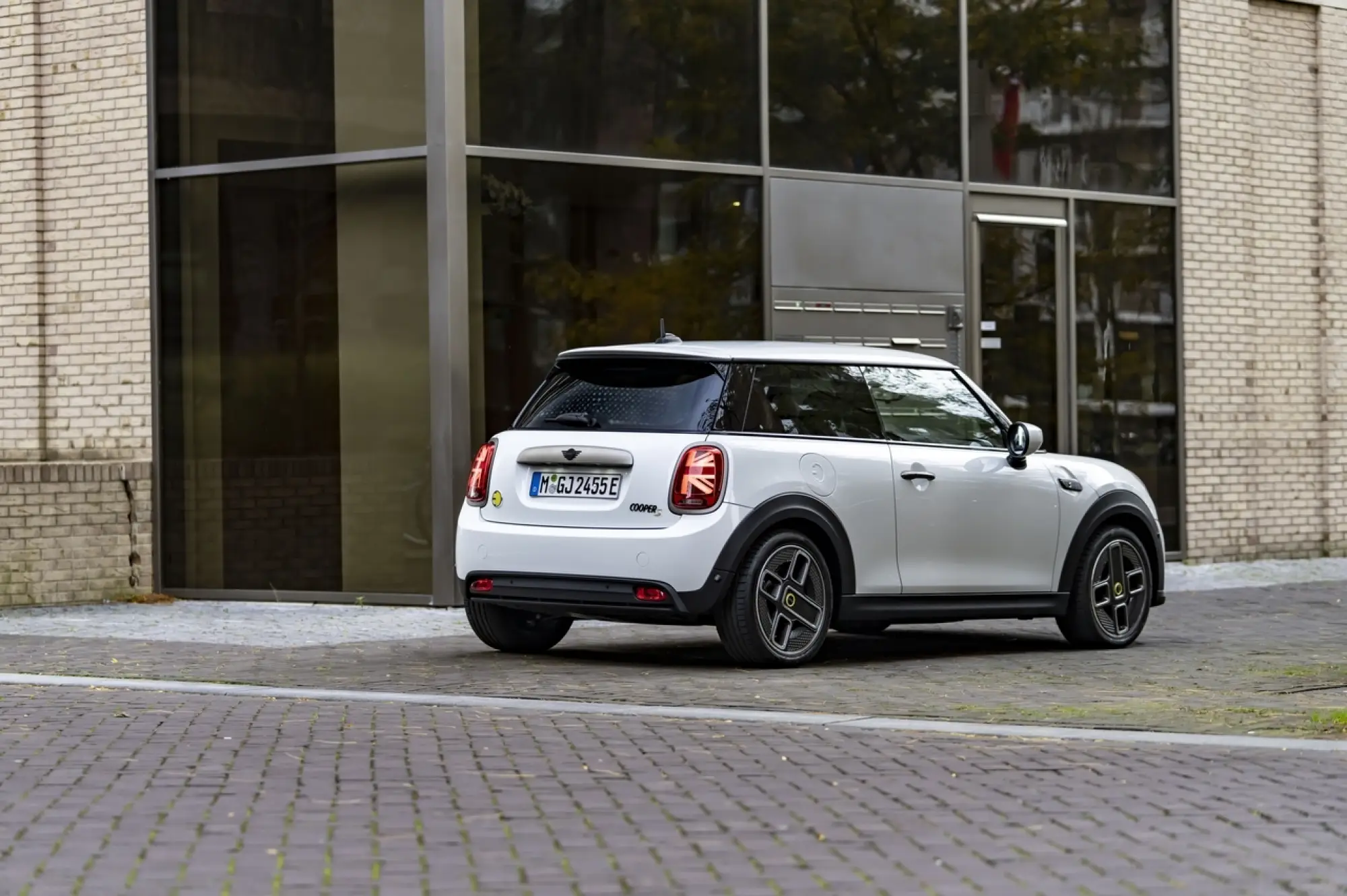 Mini Cooper SE Resolute Edition Nanuq White - Foto - 31