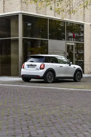 Mini Cooper SE Resolute Edition Nanuq White - Foto