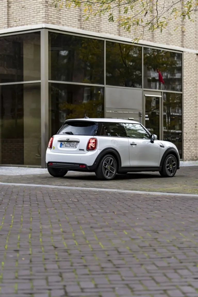 Mini Cooper SE Resolute Edition Nanuq White - Foto - 27