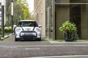 Mini Cooper SE Resolute Edition Nanuq White - Foto - 33