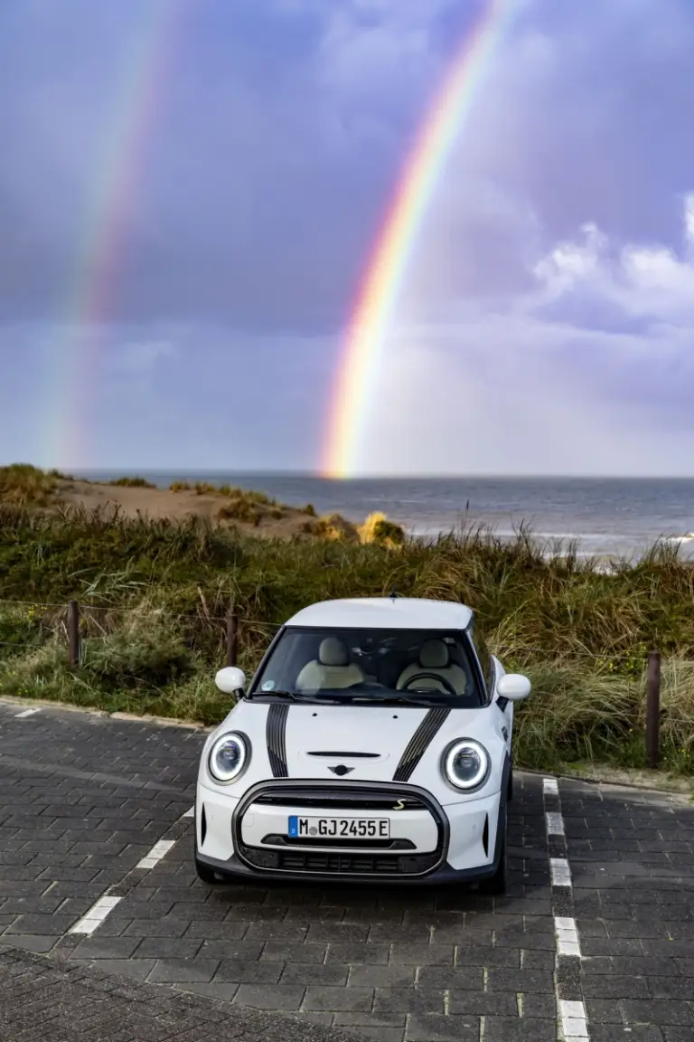 Mini Cooper SE Resolute Edition Nanuq White - Foto - 41