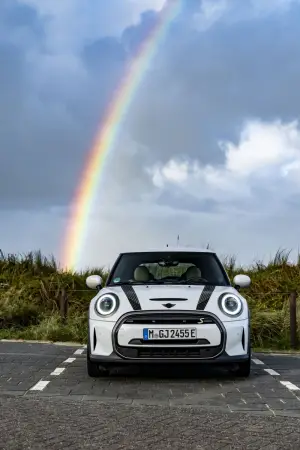 Mini Cooper SE Resolute Edition Nanuq White - Foto - 36