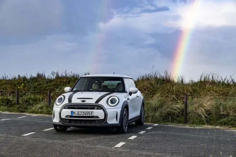 Mini Cooper SE Resolute Edition Nanuq White - Foto - 43