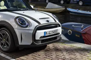 Mini Cooper SE Resolute Edition Nanuq White - Foto