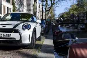 Mini Cooper SE Resolute Edition Nanuq White - Foto