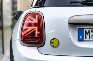 Mini Cooper SE Resolute Edition Nanuq White - Foto