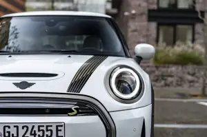 Mini Cooper SE Resolute Edition Nanuq White - Foto