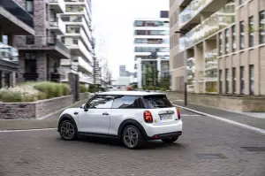 Mini Cooper SE Resolute Edition Nanuq White - Foto