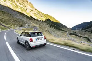 Mini Cooper SE - Transfagarasan Road