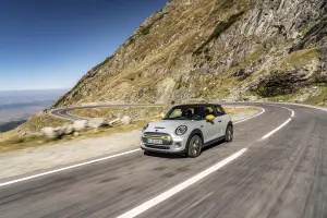 Mini Cooper SE - Transfagarasan Road