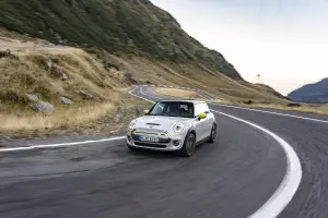 Mini Cooper SE - Transfagarasan Road