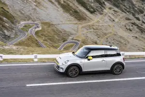 Mini Cooper SE - Transfagarasan Road